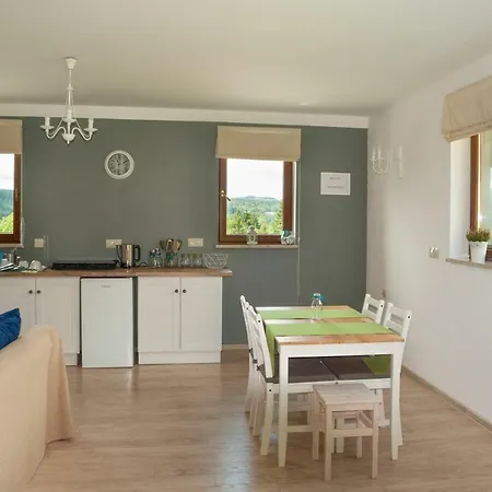 ホームステイ W Gorach Stolowych シュチトナ